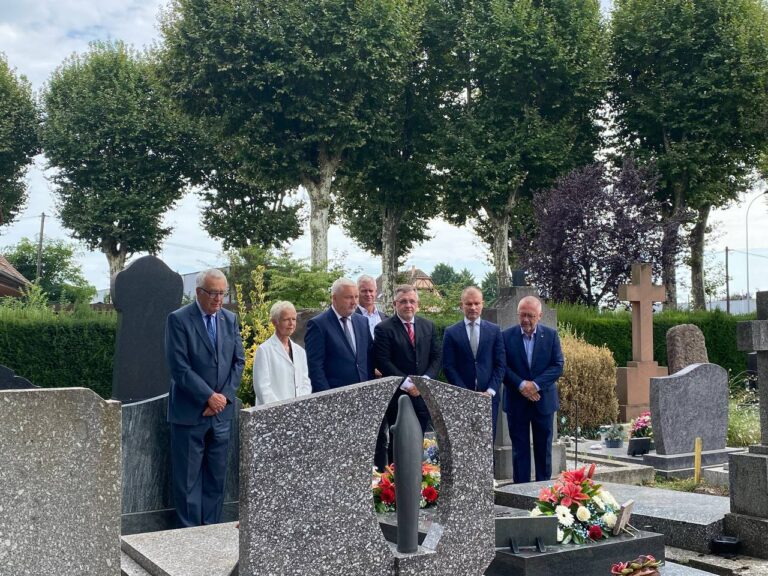 Hommage à Joseph Rey pour la rencontre franco-allemande des maires.